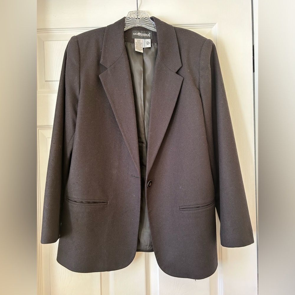 Sag Harbor black blazer jacket; pre-owned condition Size 12 Petite